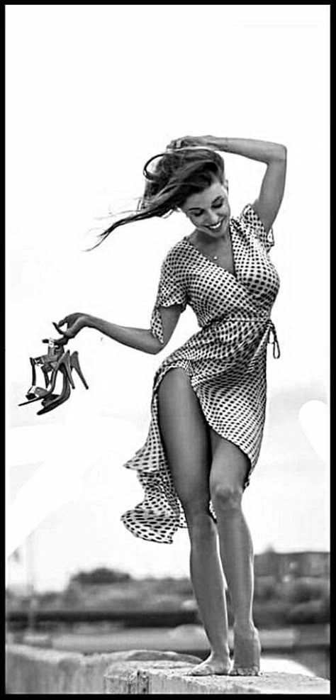 Vestidos de lunares futuristas 2025–2026: qué elegir y por qué importa